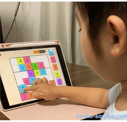 幼児の息子がiPadでトドさんすうをやっている画像