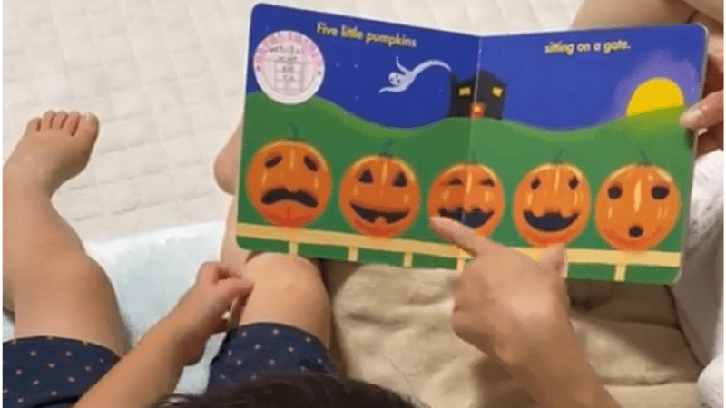 3歳が数を数えている写真